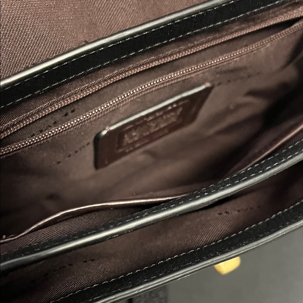 Coach Black Crossbody Bag with adjustable and removable strap. - Picture 3 of 6